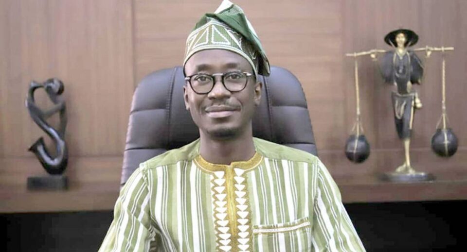 Démission d'Abimbola au Bénin : le gouvernement réagit, des doutes persistent