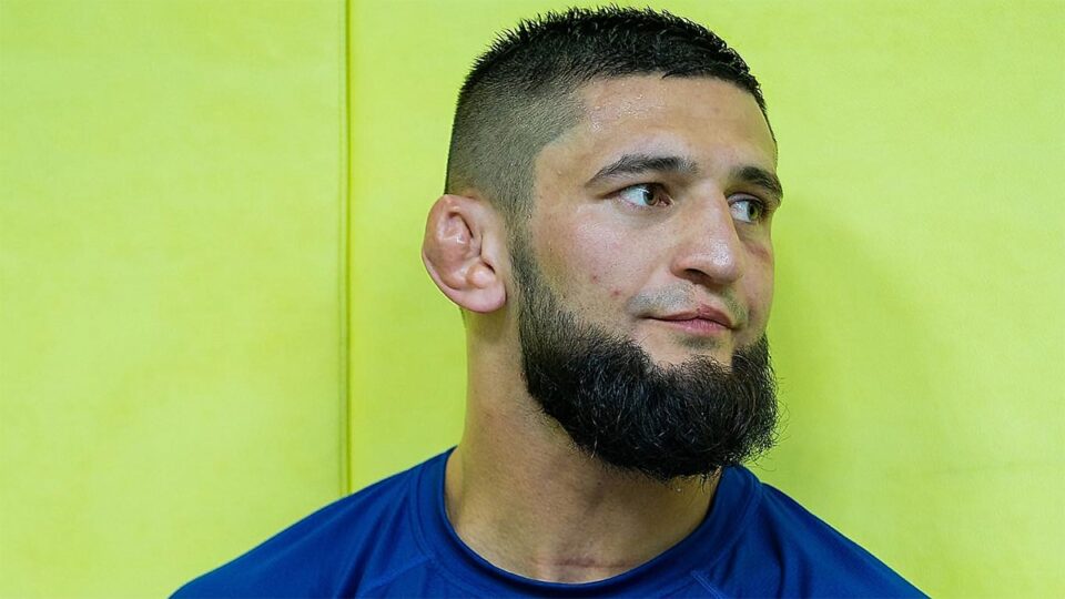 Khamzat Chimaev agacé par les négociations avec l’UFC en vue du titre à Abu Dhabi