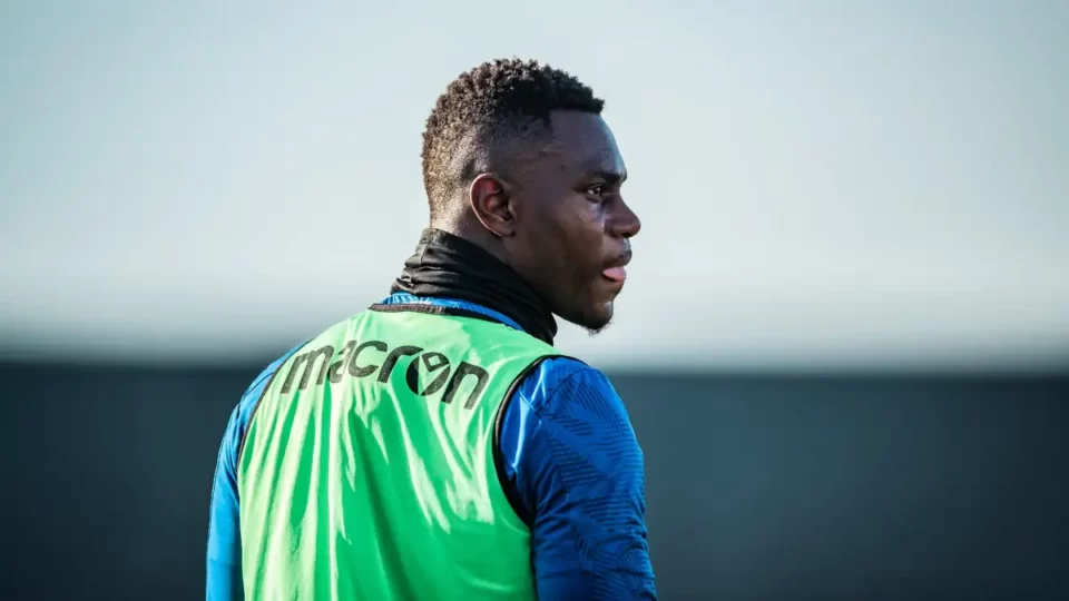 Sénégal : Moussa Niakhaté en discussions avec l'OL, le défenseur de Nottingham Forest sur le point de rejoindre la Ligue 1