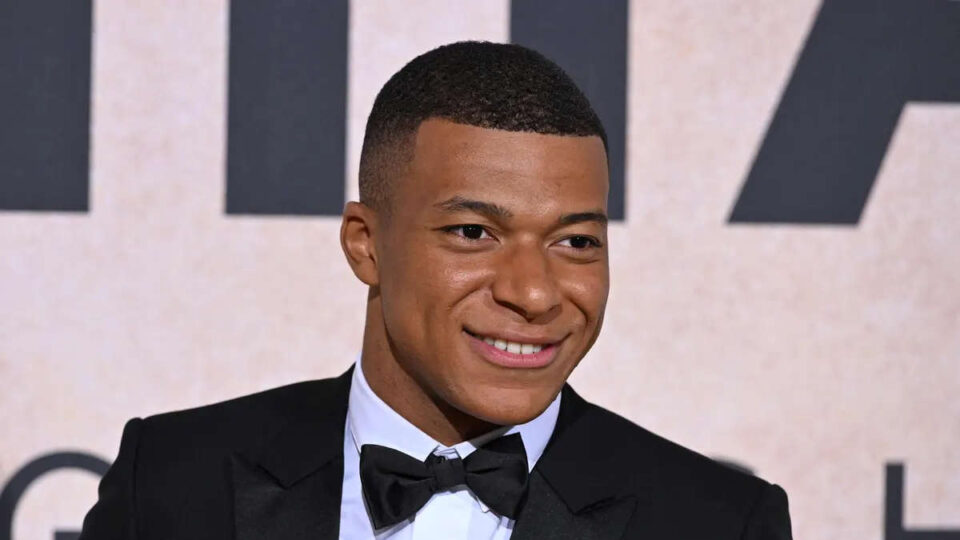 Espagne : Le père de Mbappé achète une centaine de maillots pour son fils
