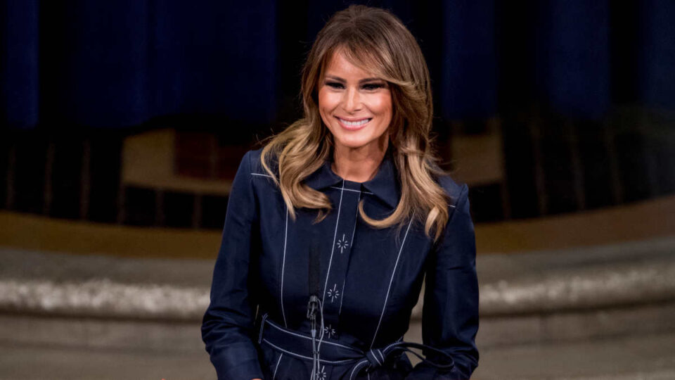 Melania Trump surprend avec un livre en pleine campagne aux USA