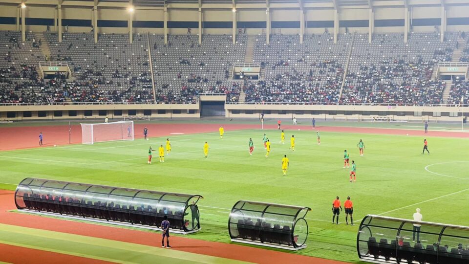 Zimbabwe – Cameroun: la Fécafoot sabote les Lions Indomptables Le Zimbabwe et le Cameroun: les Lions Indomptables sabotés