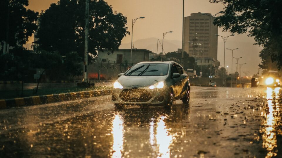 Alerte météo orange et jaune en Occitanie, risques de tempête et orages.