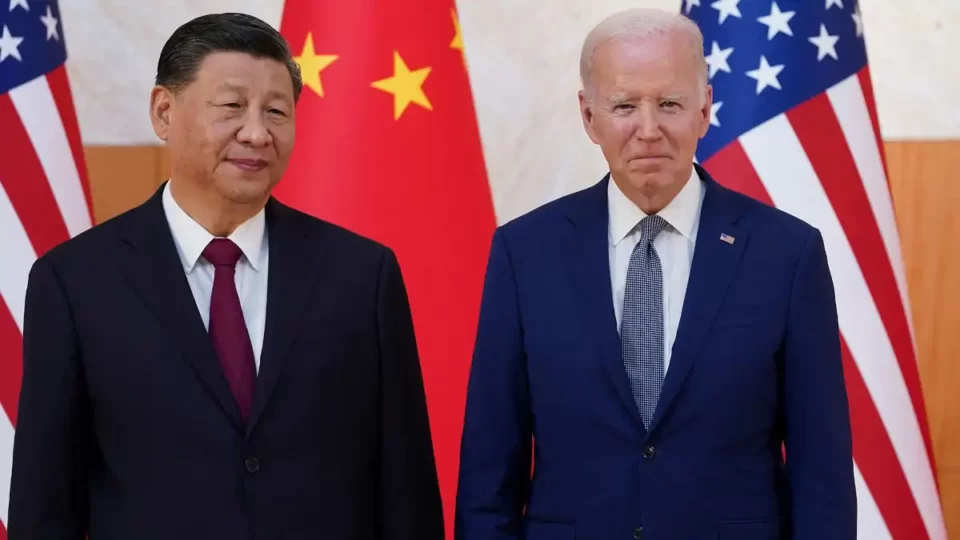 Washington renforce les mesures pour freiner la Chine, Pékin visé par les nouvelles restrictions