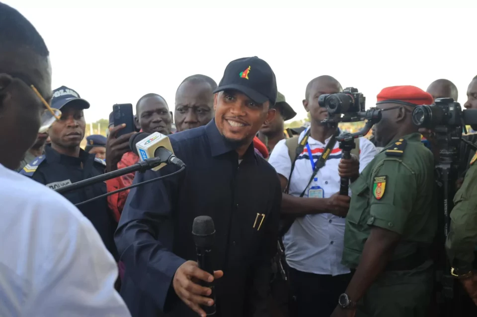 Tentative de manipulation de Mouelle Kombi par Samuel Eto'o au Cameroun
