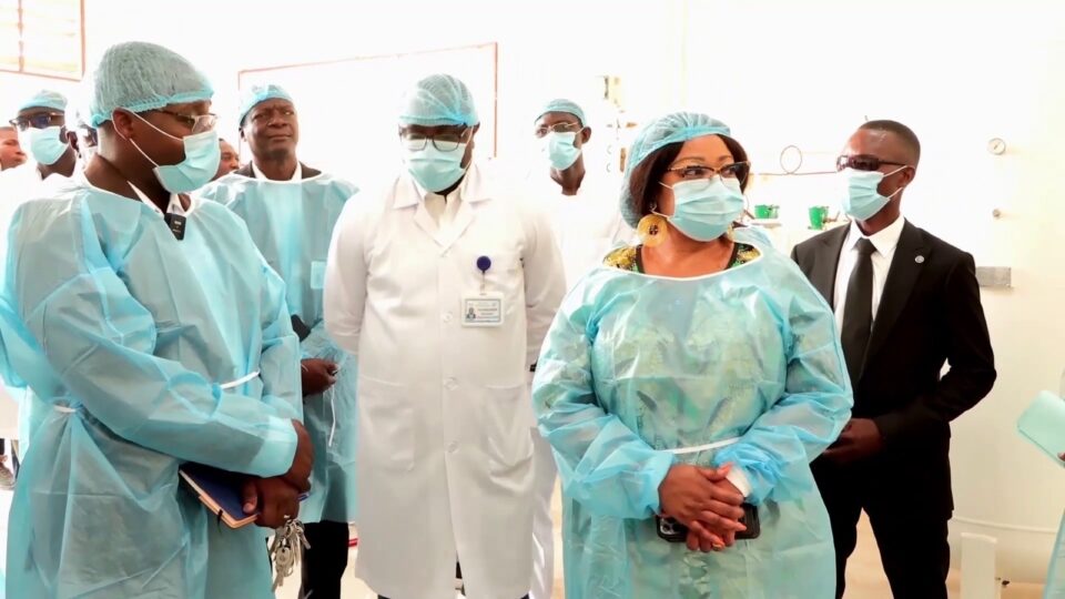 Tournée de Claudine Prudencio dans les hôpitaux de l’Ouémé, Bénin