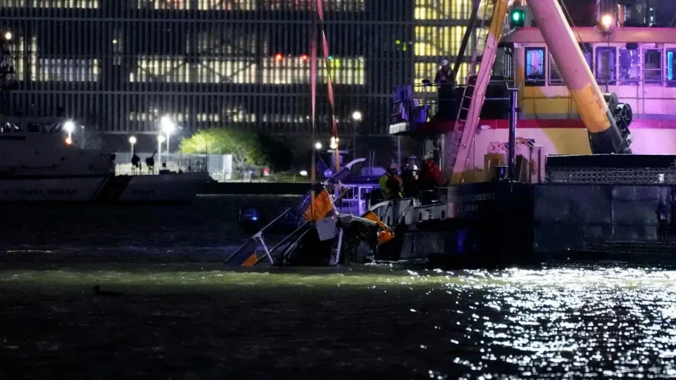 Crash d'hélicoptère à New York : tout sur le drame d'un vol touristique